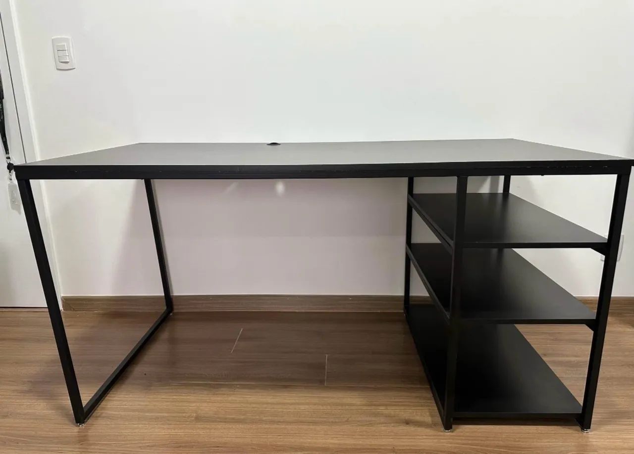 Mesa de escritório com prateleiras - Foto 2