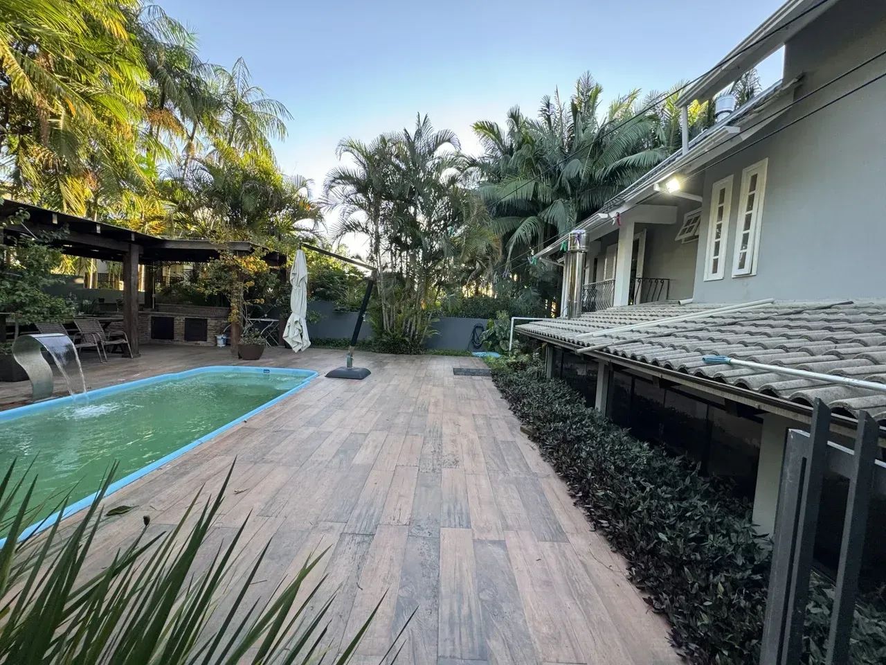 Linda Casa Com Piscina e Terreno Amplo em Cocal do Sul - Foto 3