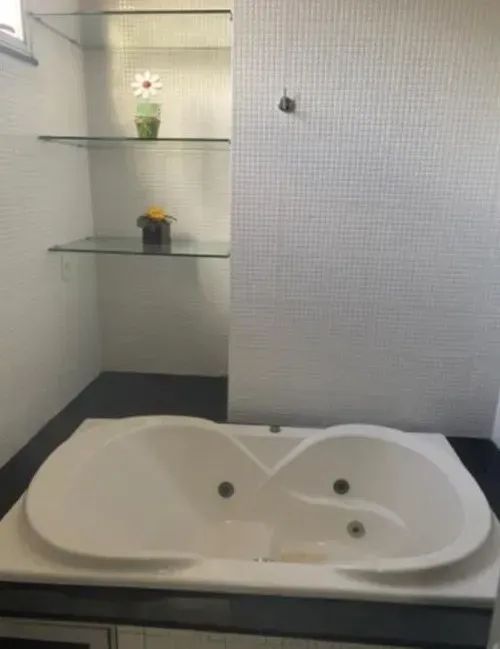 VENDO CASA COM PISCINA NO SANTOS DUMONT - Foto 5