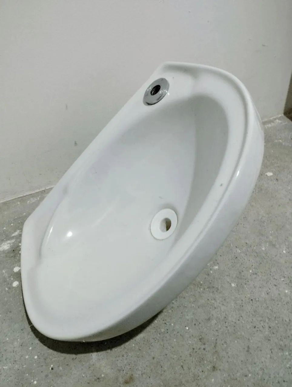 Lavabo suspenso branco Celite
