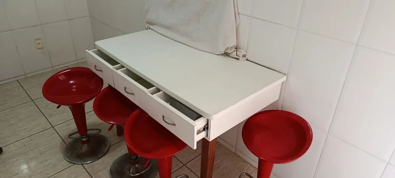 Vendo Mesa E 4  Banquetas. - Foto 5