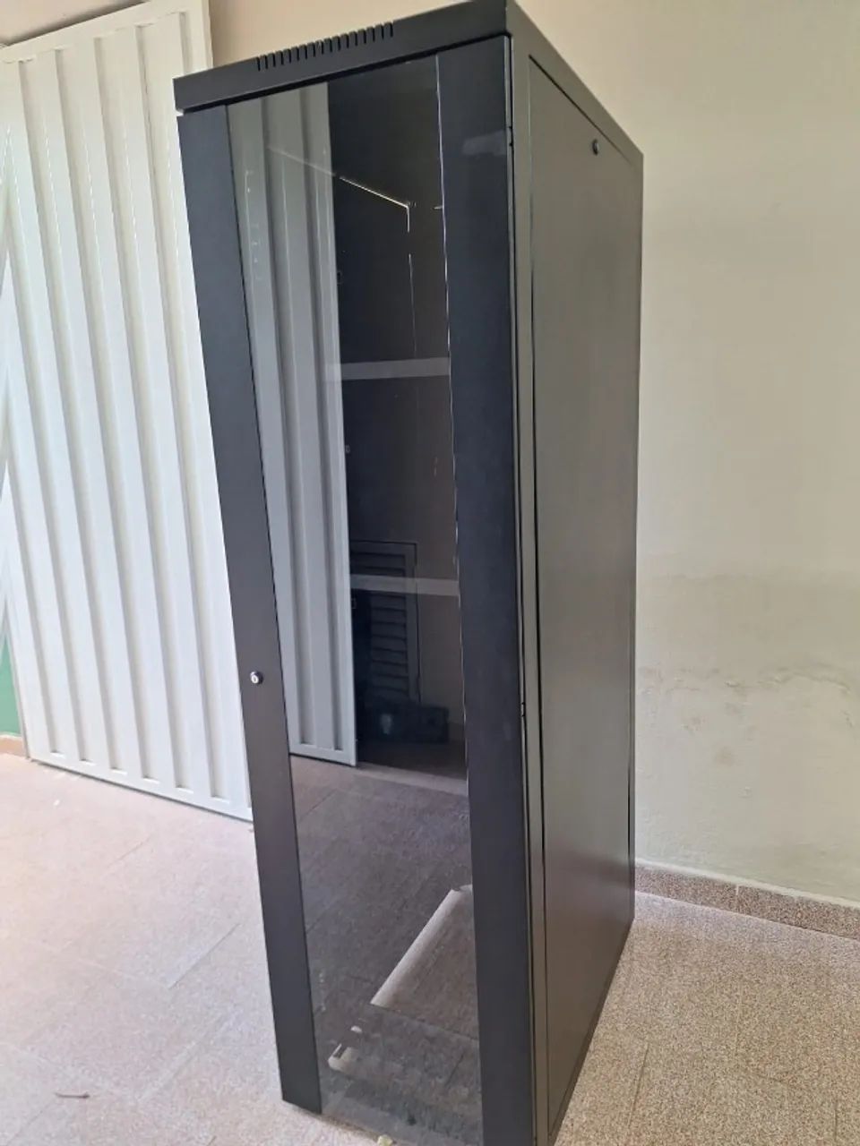 Rack Servidor 44U Piso 19? com Porta de Vidro, Bandejas e Ventilação