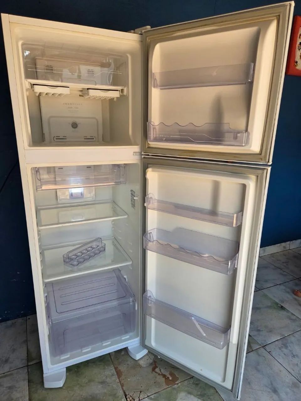 Vendo geladeira Electrolux  - Foto 2