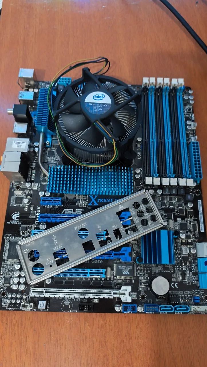 Kit Placa Mãe + Processador i7 (com defeito)