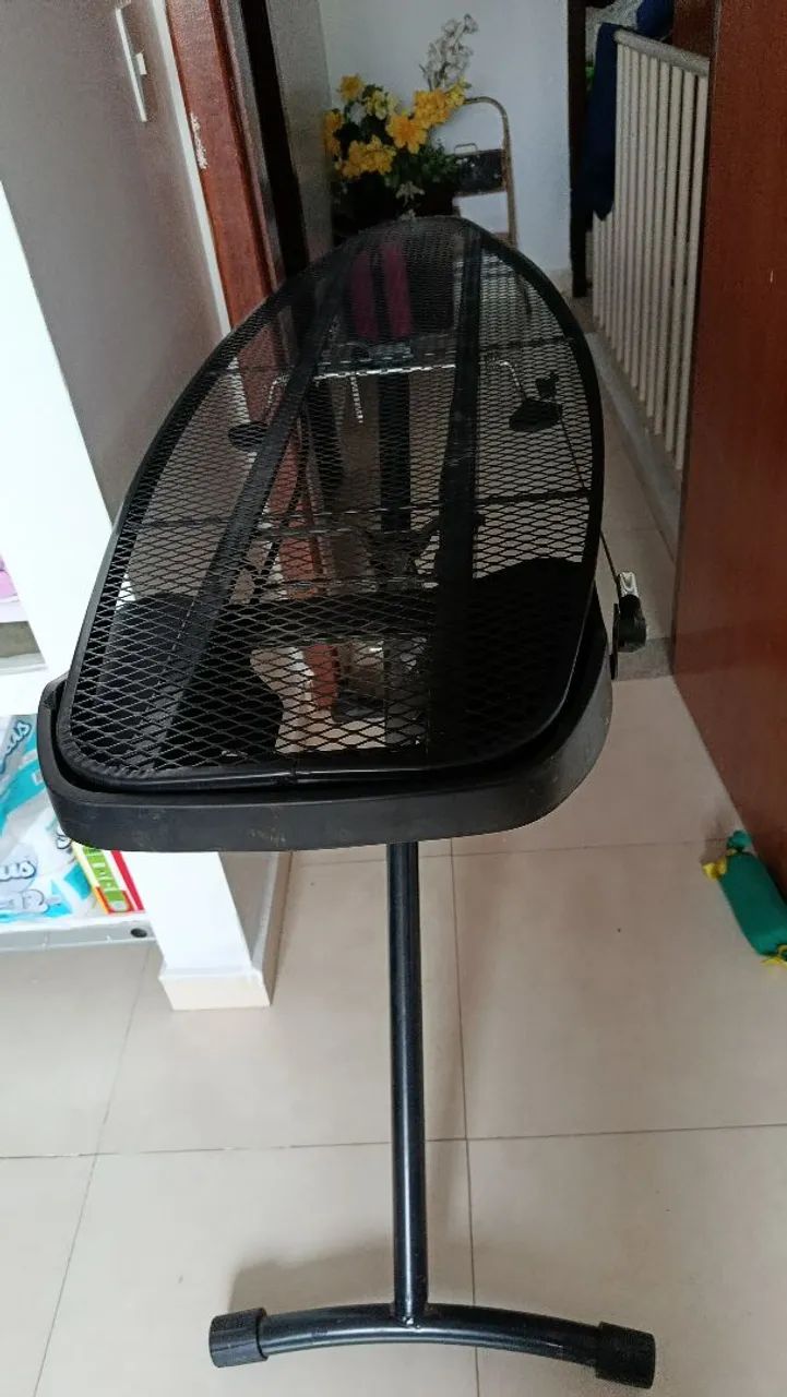 Tábua de passar roupa novíssima  - Foto 2