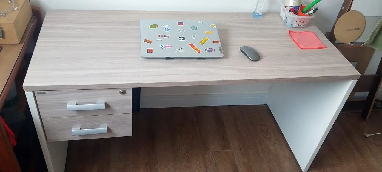 Mesa de escritório madeirada reforçado