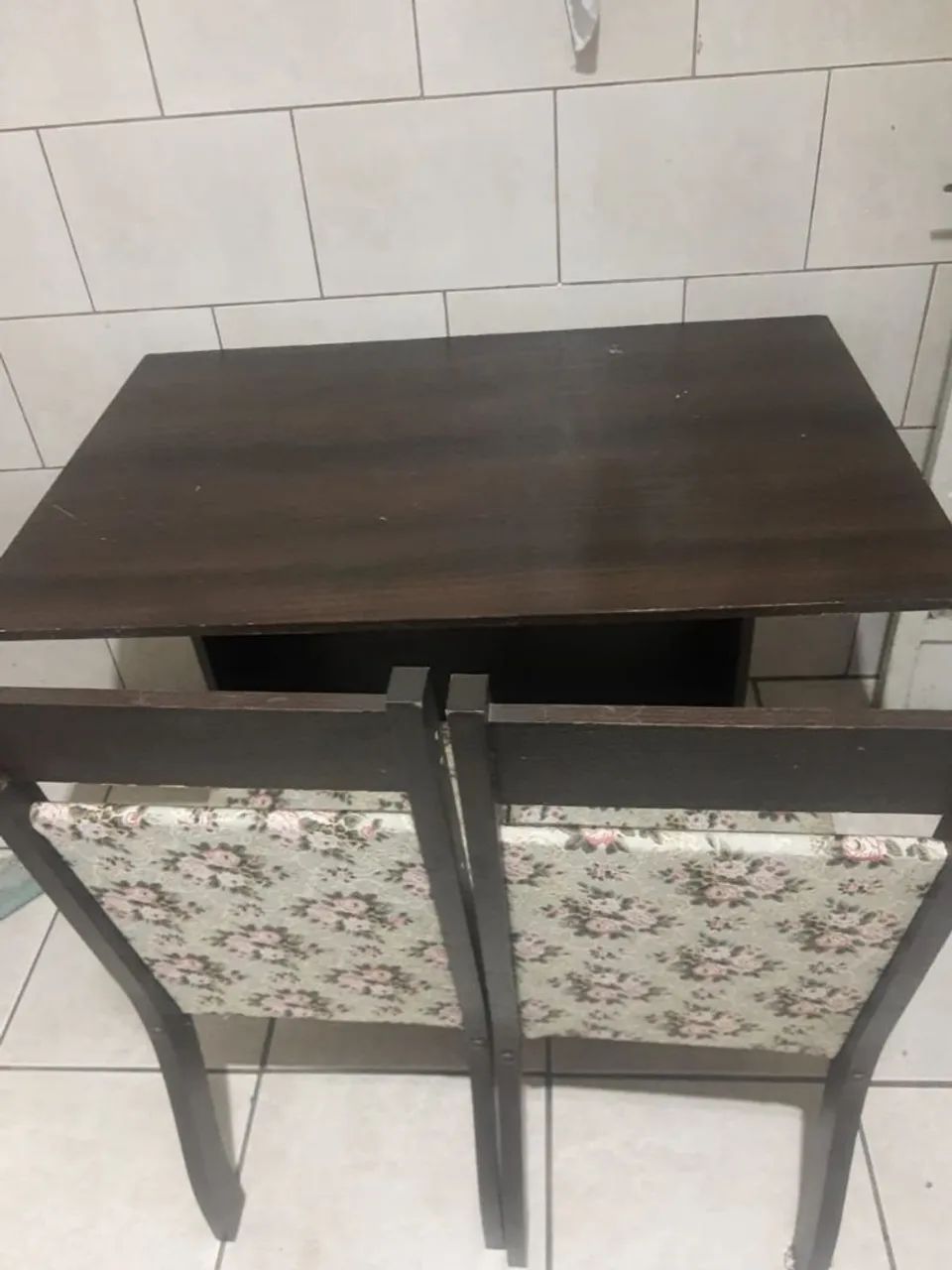 Vendo mesa com duas cadeiras 219ou * 