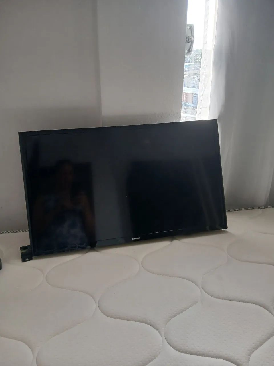 Máquina de lavar, mesa, televisão 