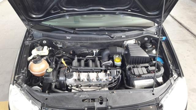 Polo sedan 2009 1.6 super conservado - Foto 6