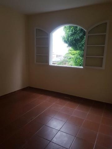 035 Casa 3 qts, quintal livre na frente - junto ao Viaduto - Nilópolis - Foto 17