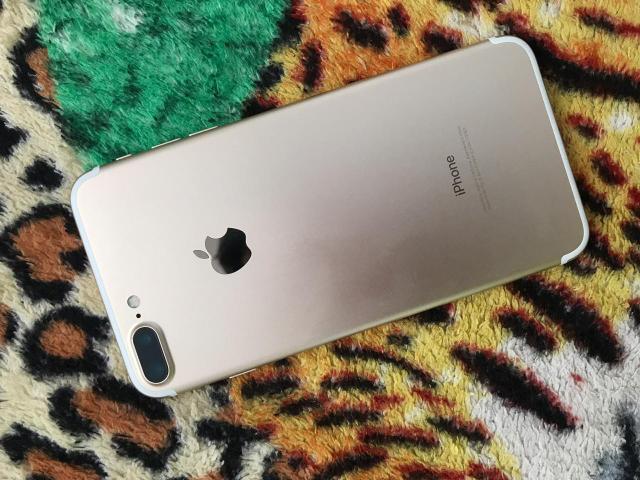 IPhone 7 Plus gold