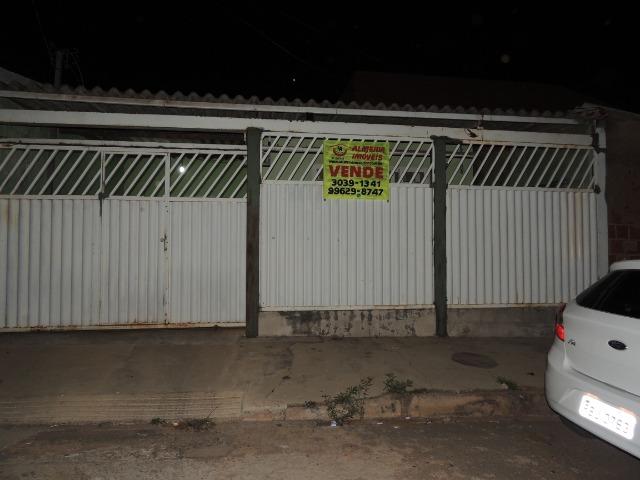 QR 203 Casa no piso cerâmica, com 2 quartos. Escriturada