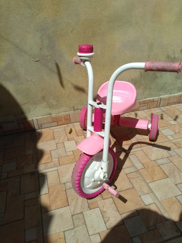 Vendo Cadeirinha e Velotrol