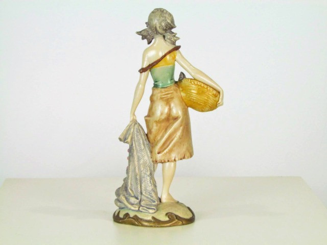 Estatueta resina figura feminina - Foto 2