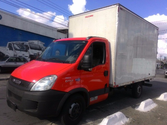 IVECO DAILY 35S14 COM BAÚ ANO 2013