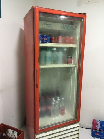 Refrigerador vertical vermelho 