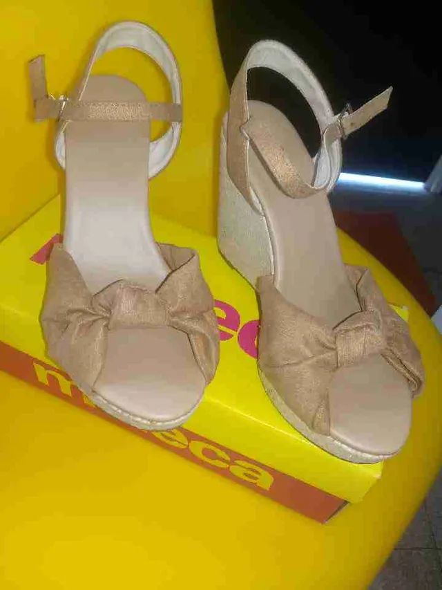Vendo sandália Anabela