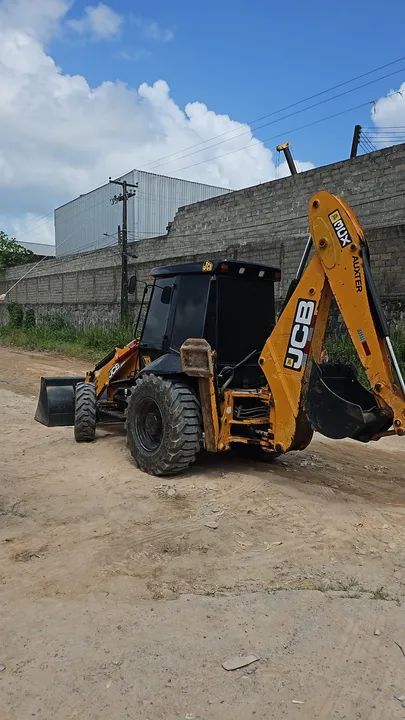 Aluga Retroescavadeira cabinada  - Foto 3