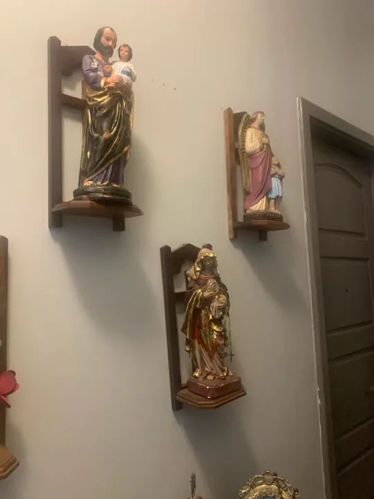 Diversas imagens em seus nichos em madeira . - Foto 4