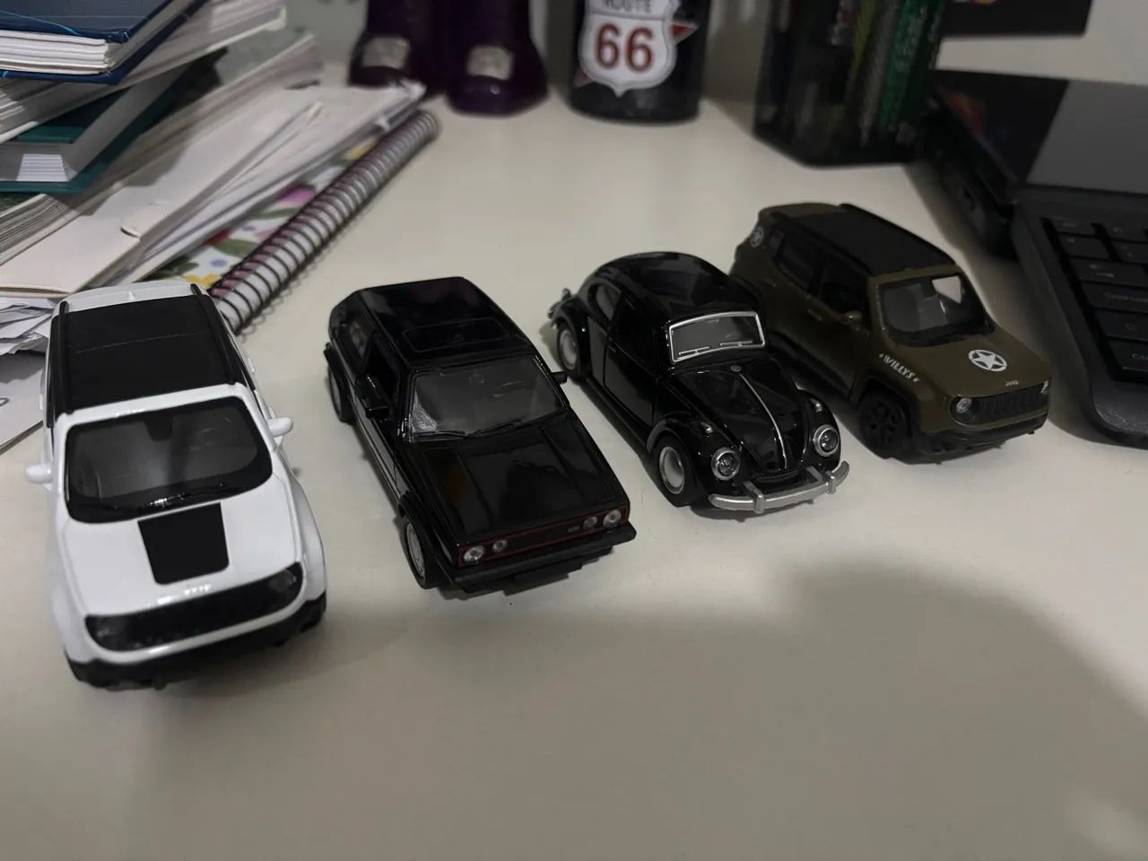 Lote de carros de metal com 3 veículos 