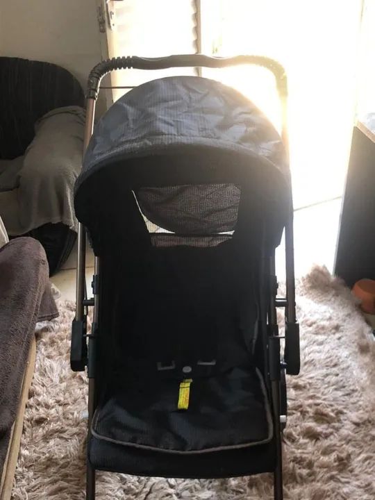 Carrinho de Bebê Dobrável em Ótimo Estado - Foto 3