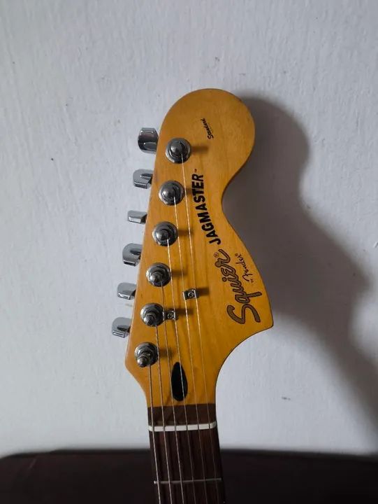Guitarra Squire fender JAGMASTER impecável! - Foto 3