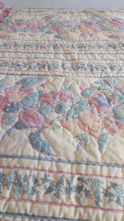 Uma linda colcha de casal King com 2 porta travesseiros  - Foto 5