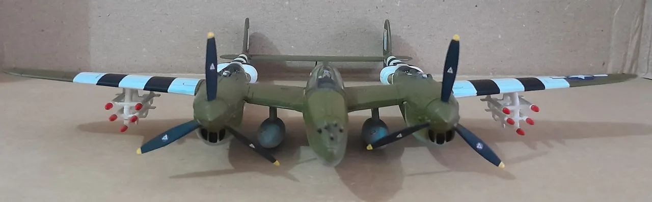 Lockheed P-38J Lightning "Scat II" 1/72 Matchbox - Foto 3