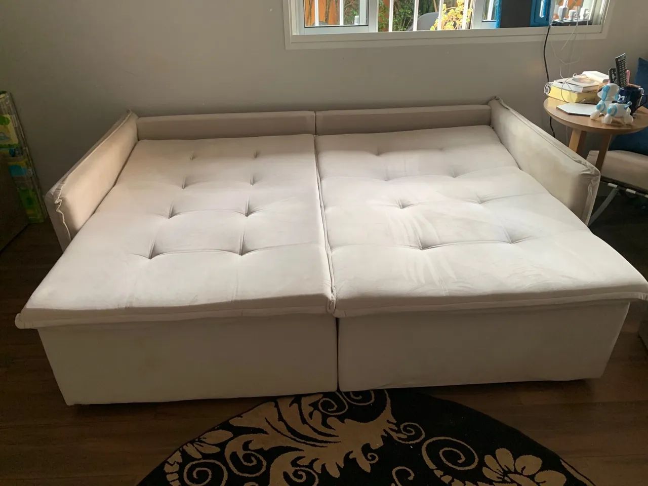 Sofá Cama 3 Lugares compacto com almofadas soltas