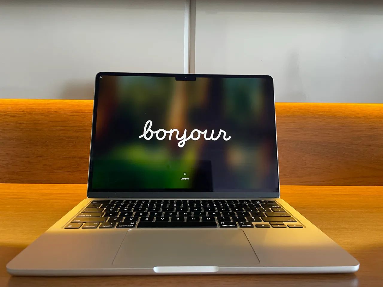 Apple MacBook Air 13.6 Polegadas Starlight M3 256SSD 16GB RAM