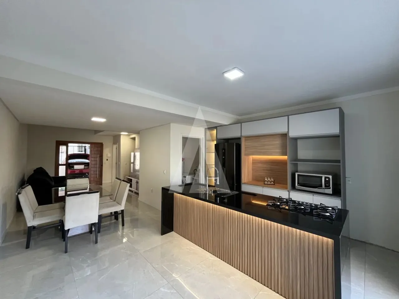 Casa residencial com 5 quartos para alugar por R$ 4900.00, 137.67 m2 - IRIRIU - JOINVILLE/