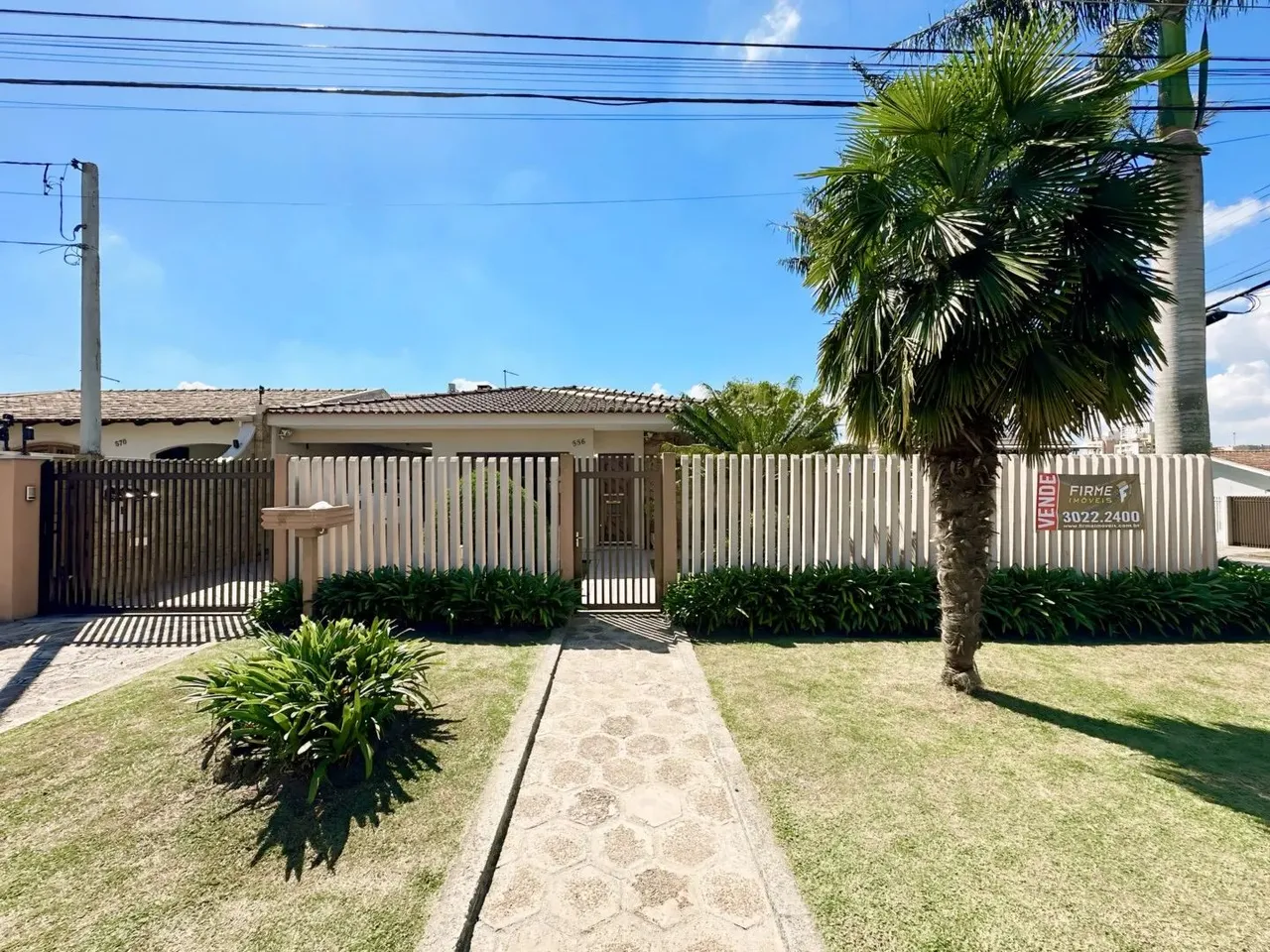Casa Residencial com 3 quartos para alugar por R$ 4900.00, 202.00 m2 - CAPAO RASO - CURITI