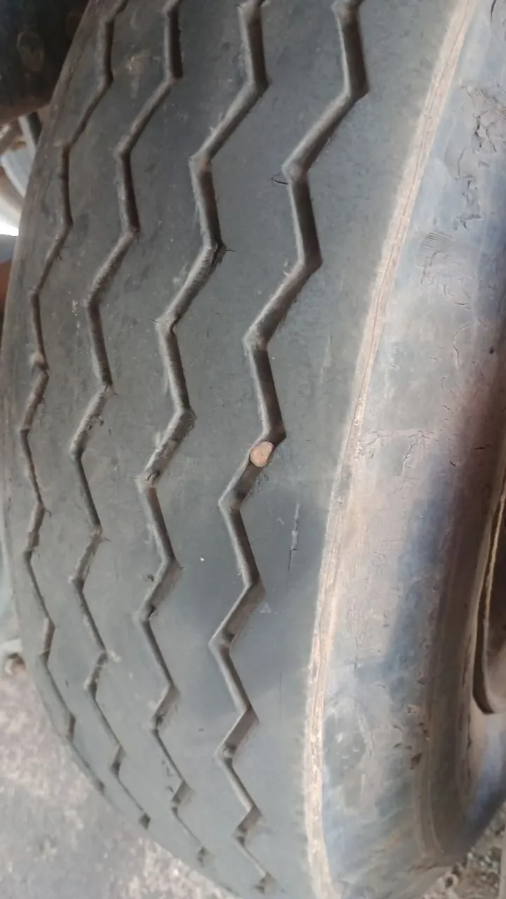 Pneu de Caminhão Usado