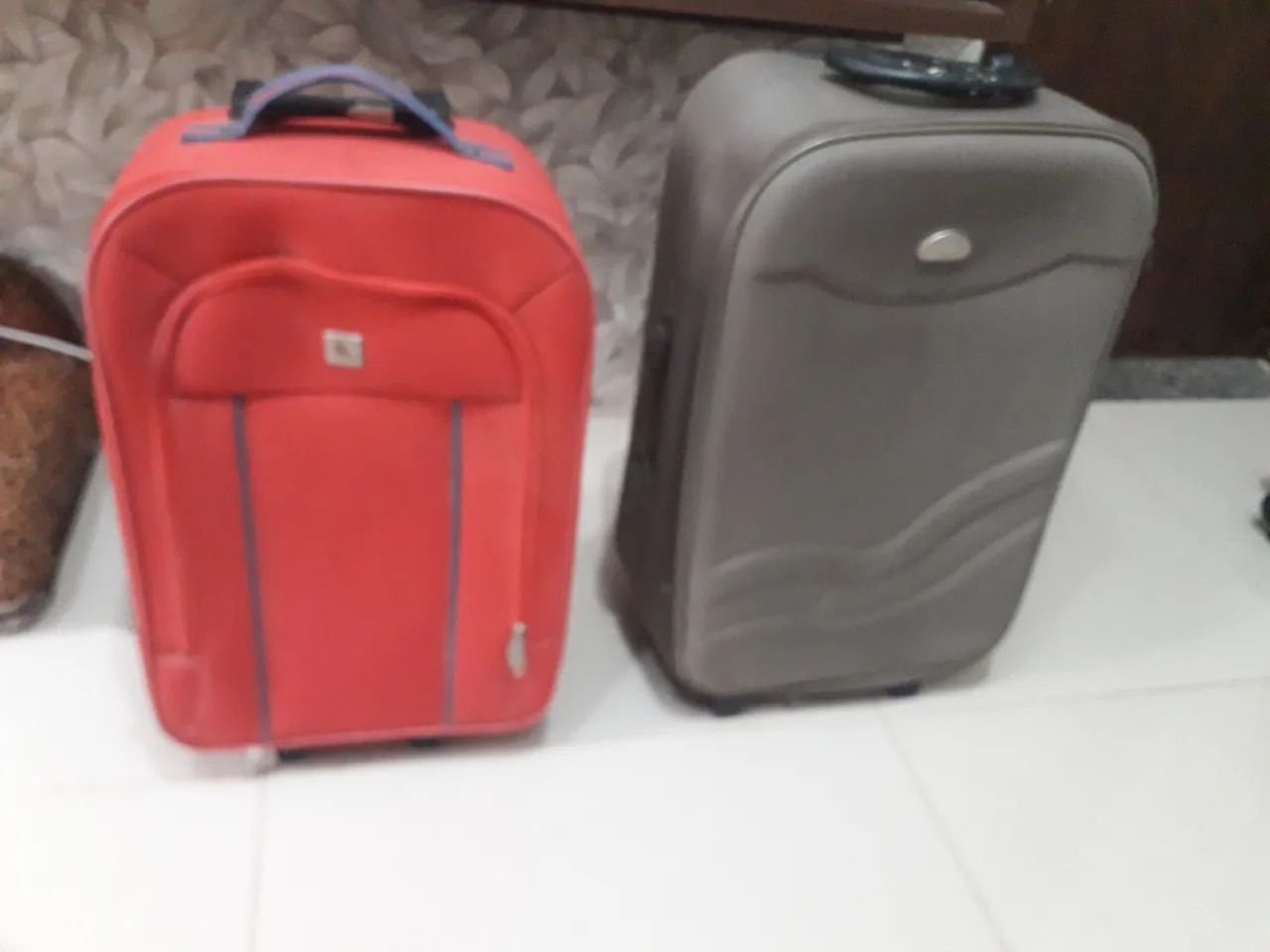 Selling suitcases, nearly new