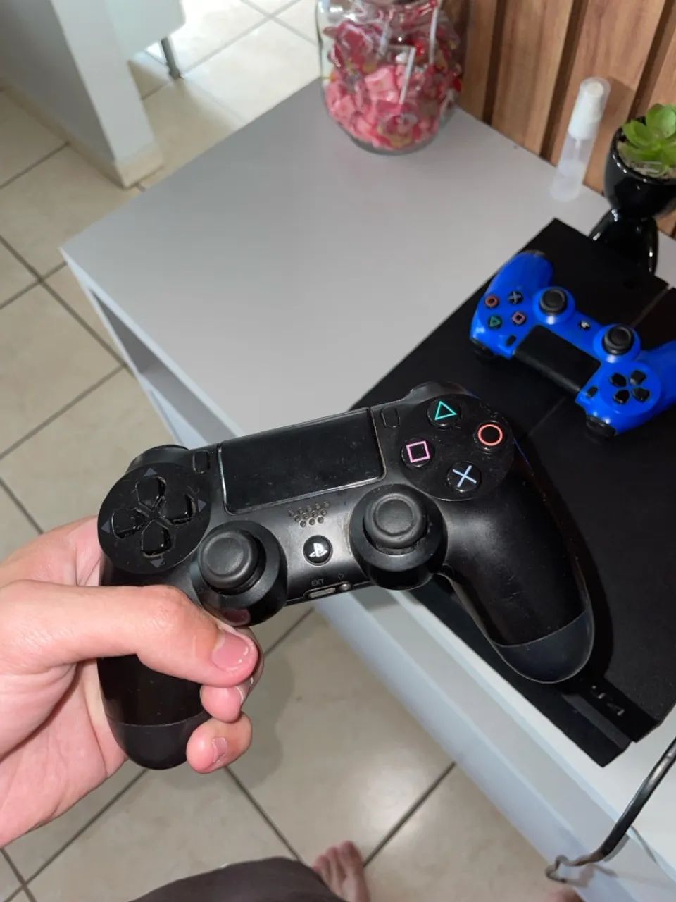 Playstation 4 C/ 2 controle + 3 jogos - Foto 3