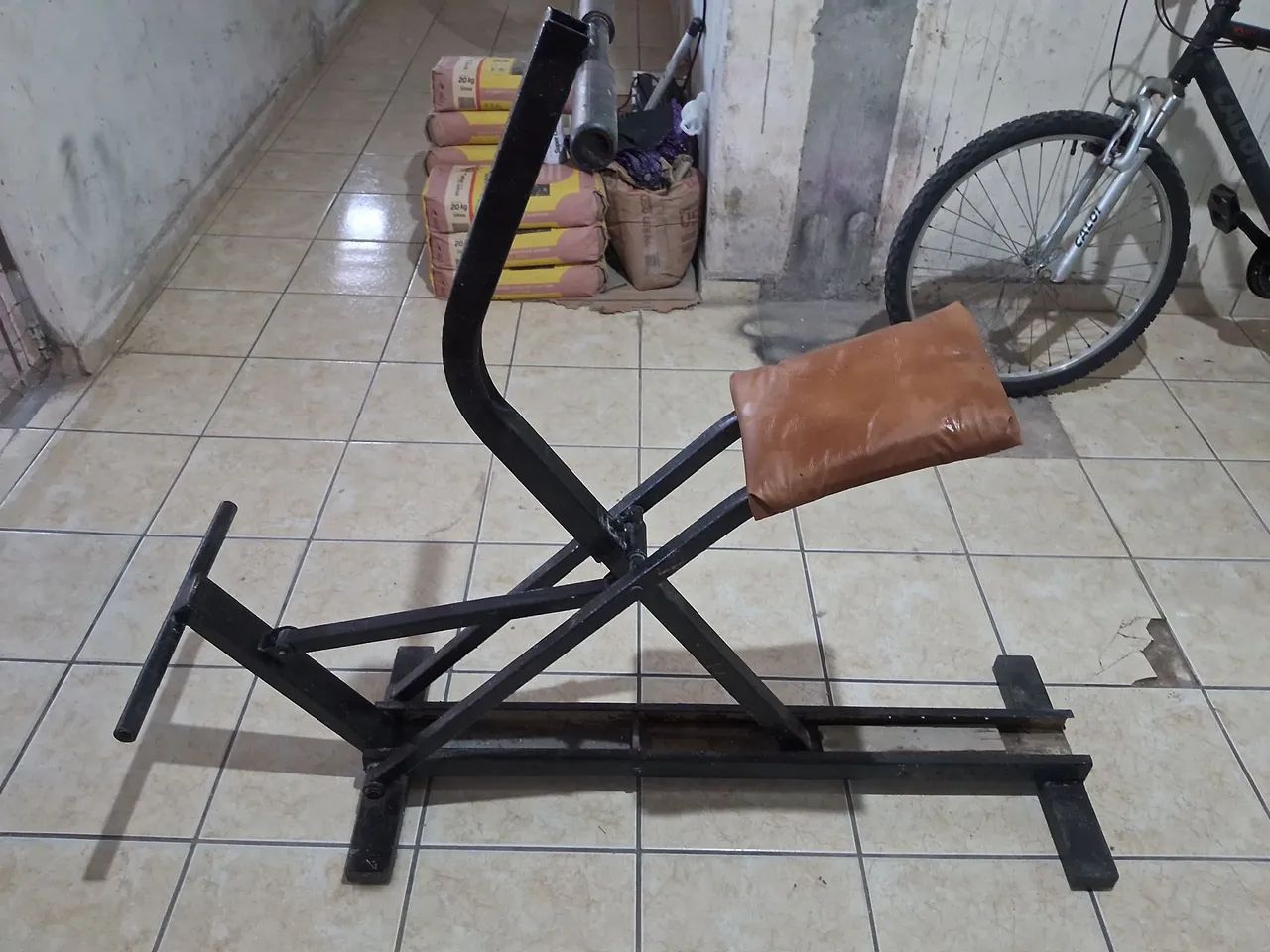 MAQUINA pARA MUSCULACAO REMADORA TRABALHA COM O PESO DO PROPRIO CORPO 250 PRECO NEGOCIAVEL - Foto 2