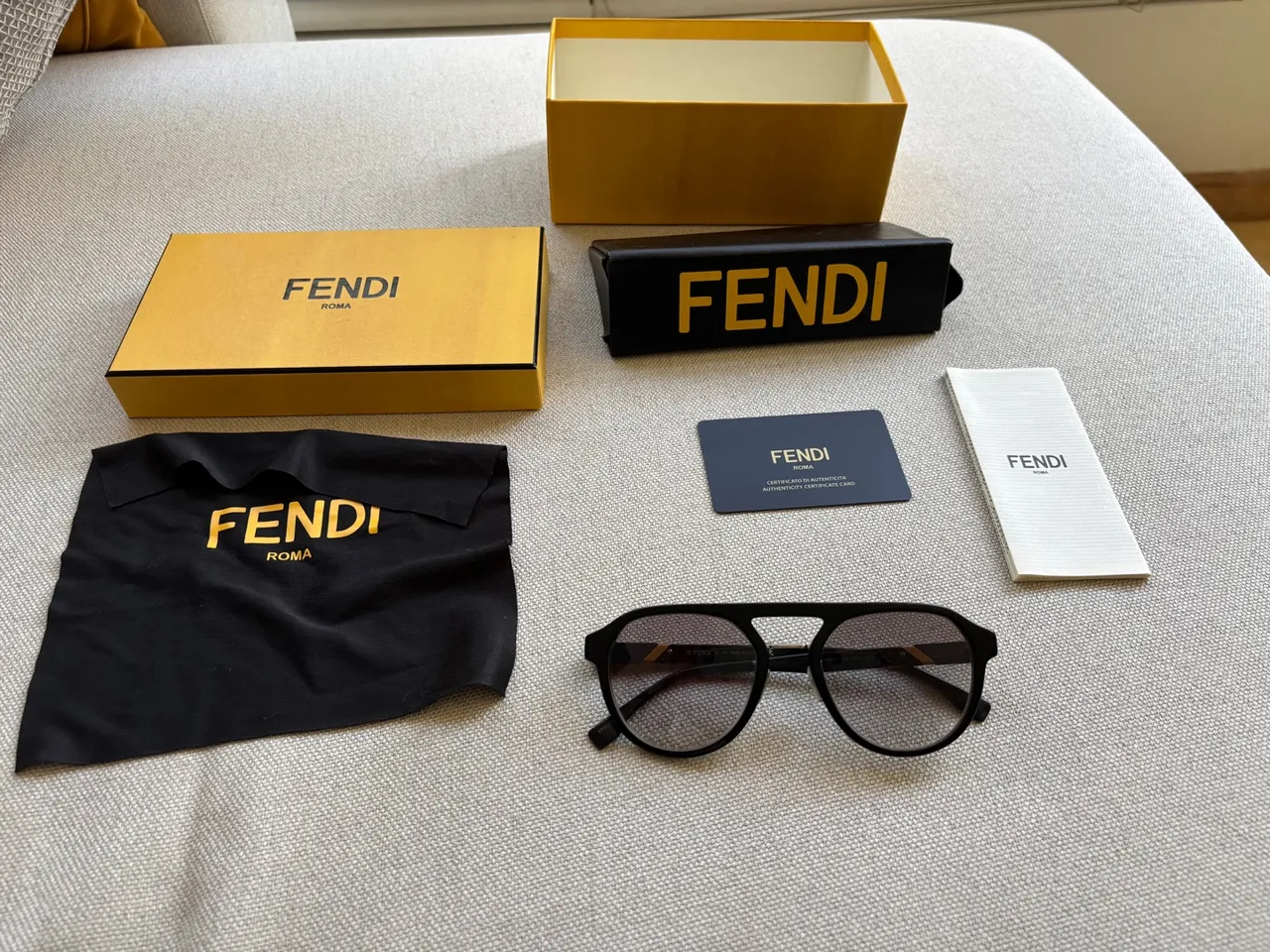 Óculos de sol Fendi