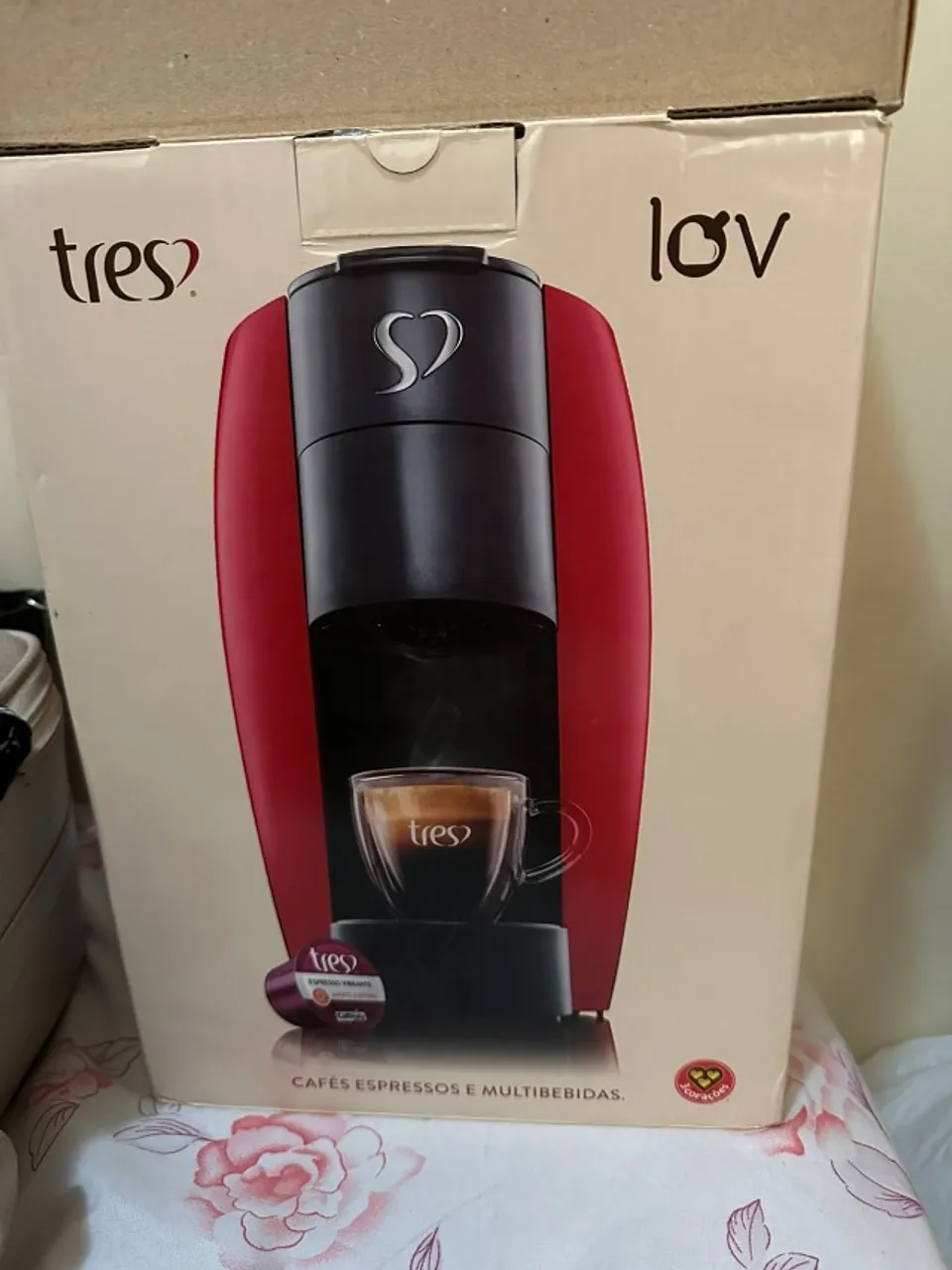 Vendo cafeteira elétrica 3 corações - Nova