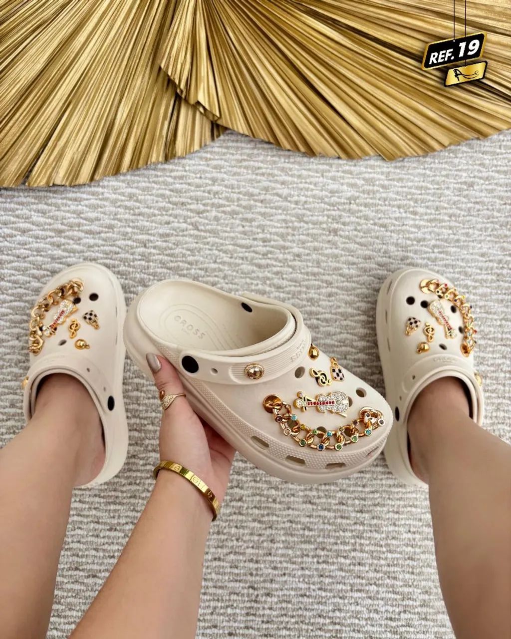 Sandália Crocs Rosa com Acessórios - Foto 2