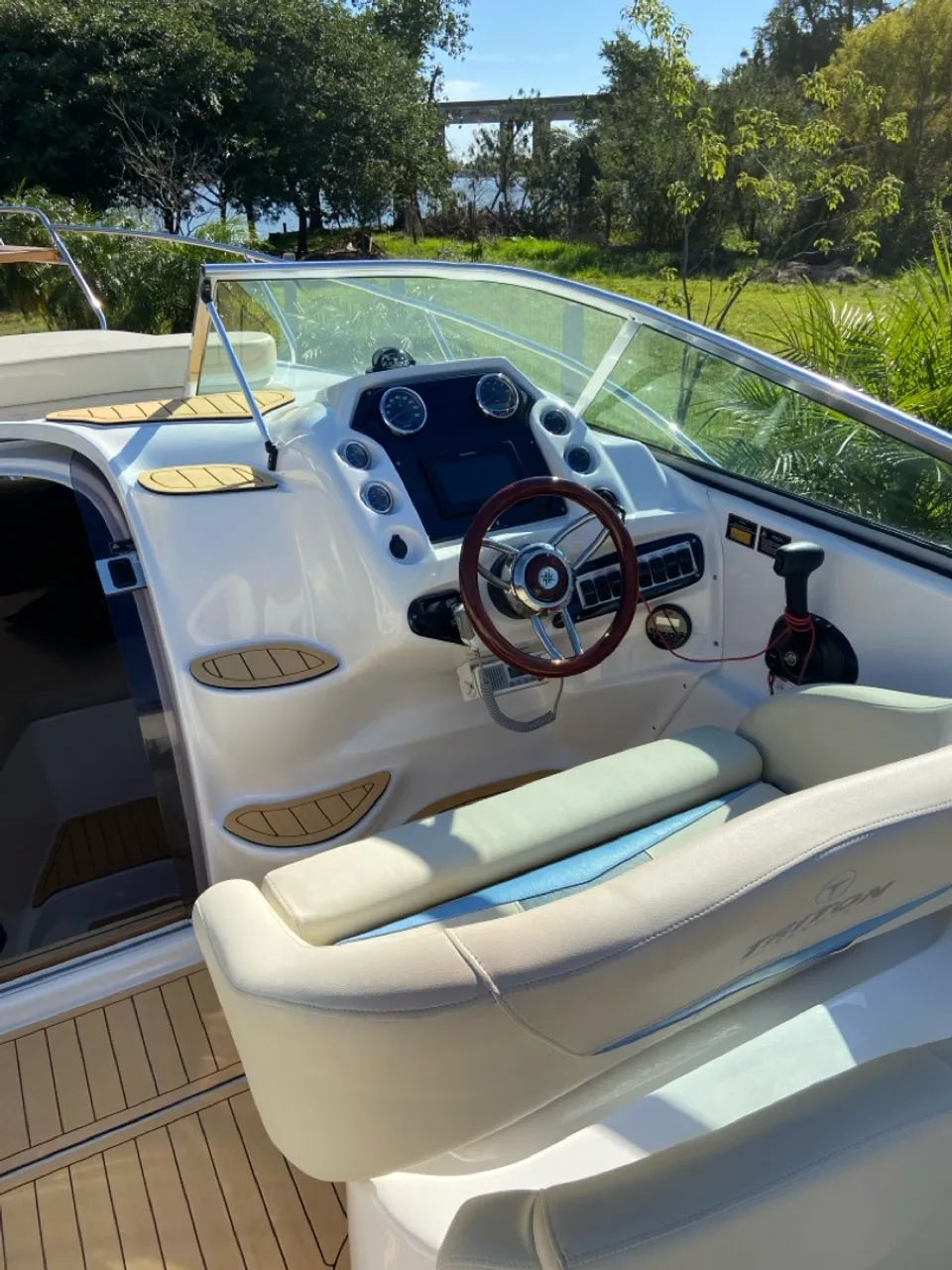 LANCHA TRITON 275 SPORT 2023 banheiro fechado 2 quartos de casal impecável   - Foto 5