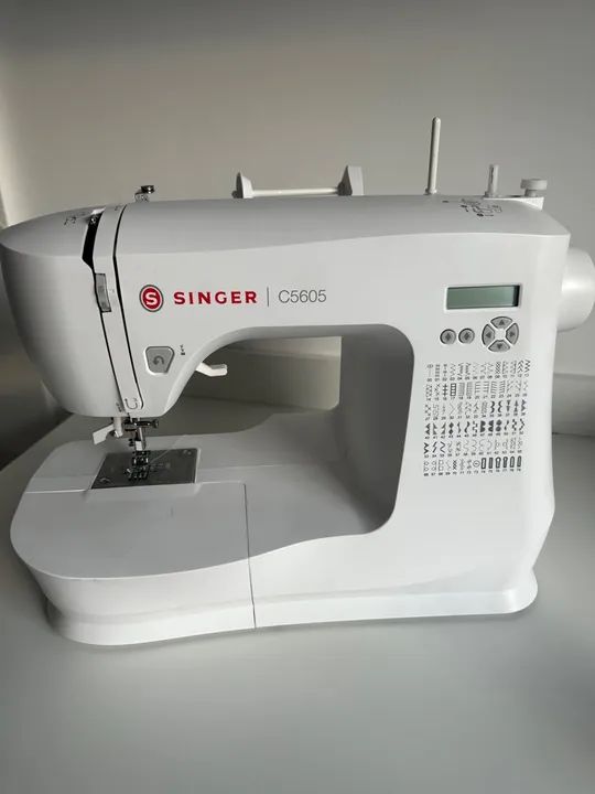 Máquina de Costura Singer C5605
