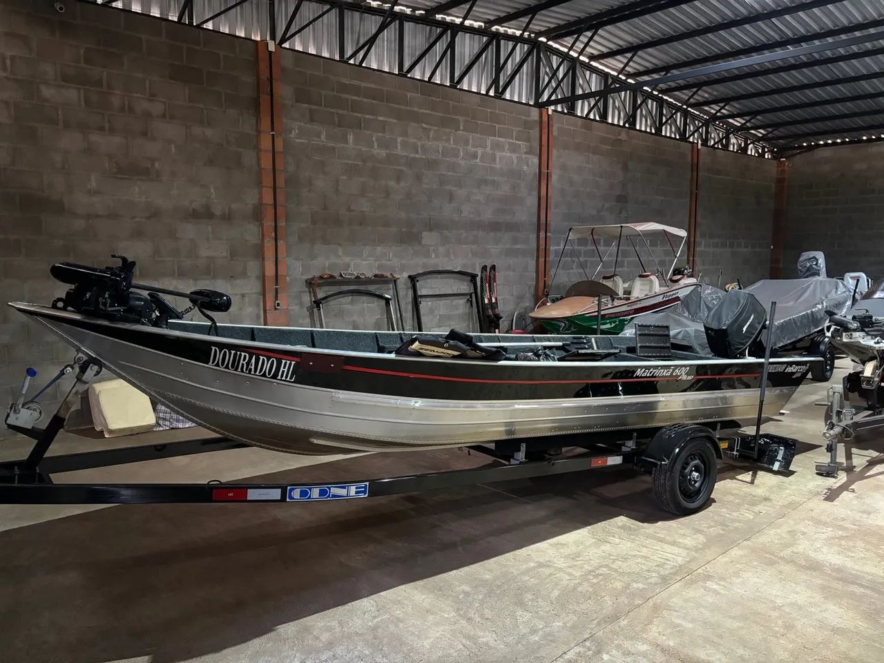 Barco 6 metros motor Mercury 40 HP Carreta Odne