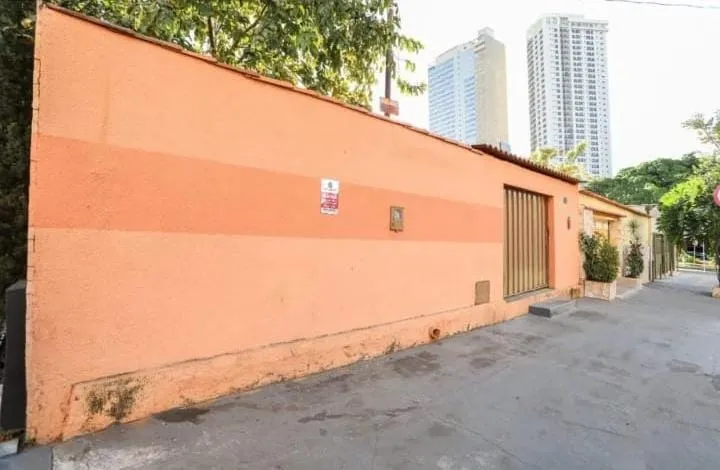 Casa comercial na melhor rua do setor Marista