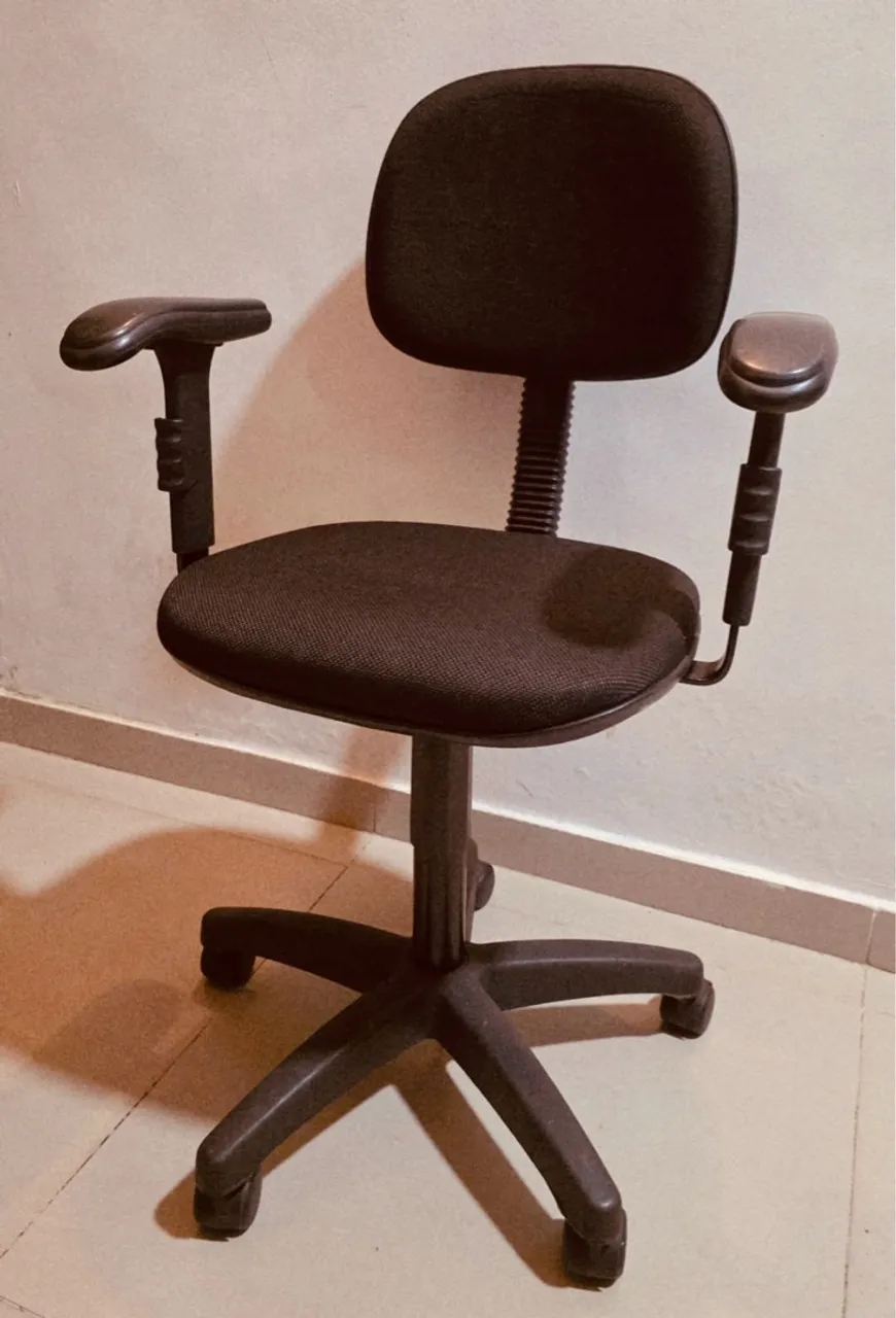 Cadeira de Escritório Giratória com Rodas
