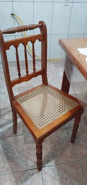 4 Cadeiras de madeira com assento em palhinha - Foto 2