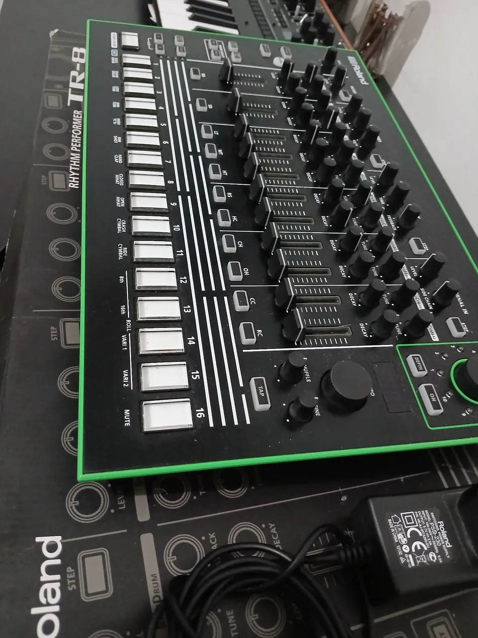 Roland TR-8 Rhythm Performer - Drum Machine