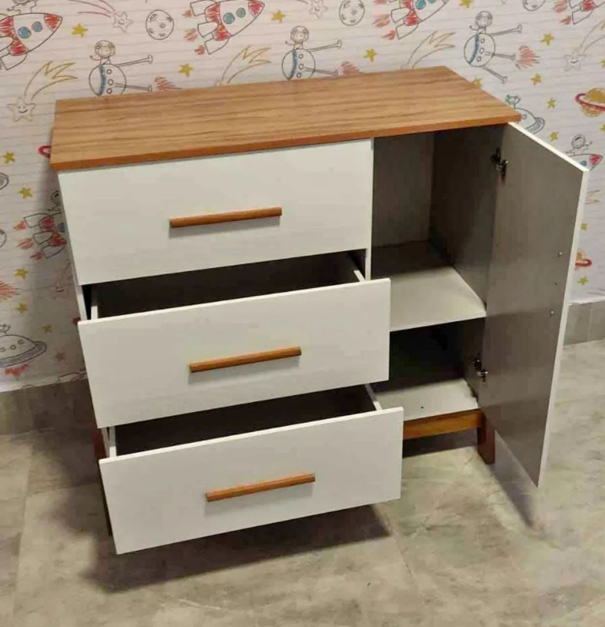 Cômoda Infantil Branca com Detalhes em Madeira - Foto 3