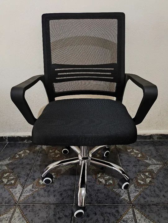 Cadeira de Escritório Giratória nova na caixa !! Disponível ! 