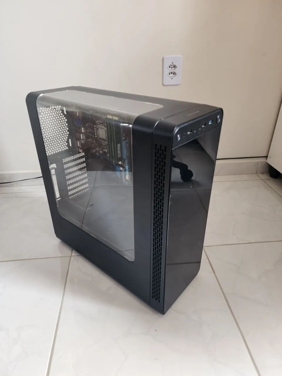 Gabinete de PC gamer termaltake view 27