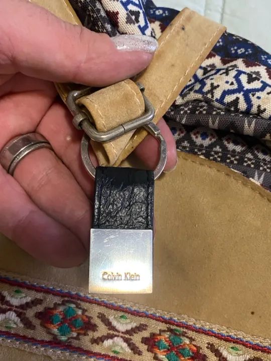 Bolsa de ombro Calvin Klein em couro e tecido - Foto 3